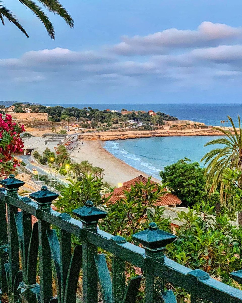 TU HISTORIA | ¡No nos cansamos nunca de la panorámica que nos ofrece el Balcón del Mediterráneo! Entre otras, podemos disfrutar de las magníficas vistas de los fortines de la Reina y de Sant Jordi, fieles guardianes de la Playa del Miracle. 

📷 @ monicaspinesi (Instagram)
