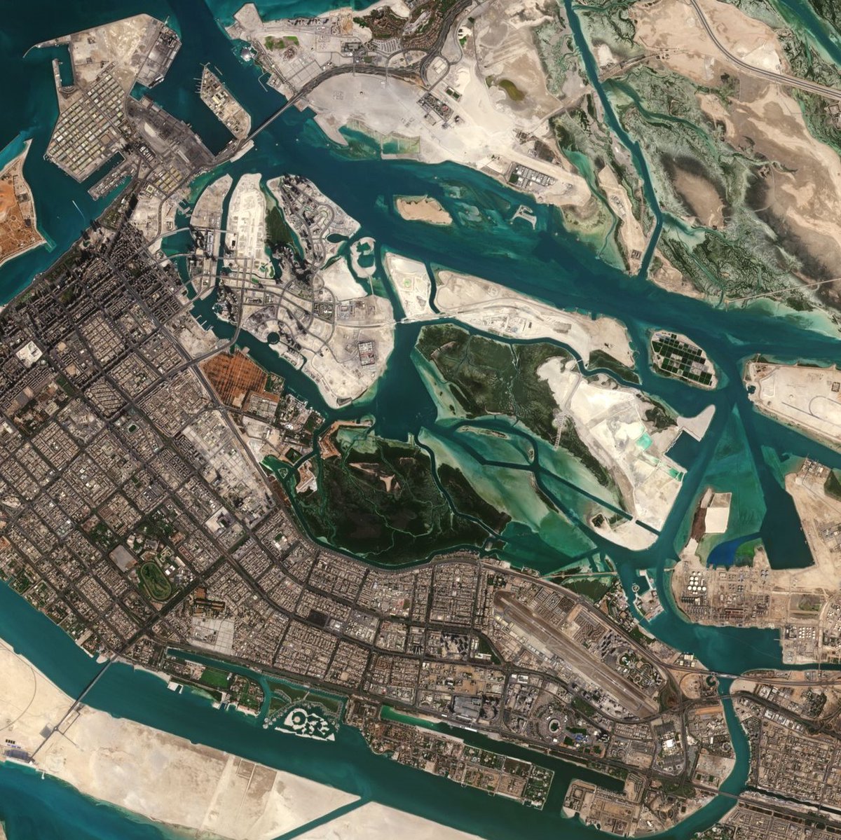 ESA_EO's tweet photo. #EarthArt Sunday, mangrove forest edition!
📸 Hara Forest Protected Area, #Iran (@CopernicusEU #Sentinel2) 
📸Mangrove National Park, #AbuDhabi (Sentinel-2) 
📸Mein-ma-hla Kyun Wildlife Sanctuary, Myanmar (Sentinel-2) 
📸La Restinga lagoon, #Venezuela (ALOS) https://t.co/Yg4q8k2AVi