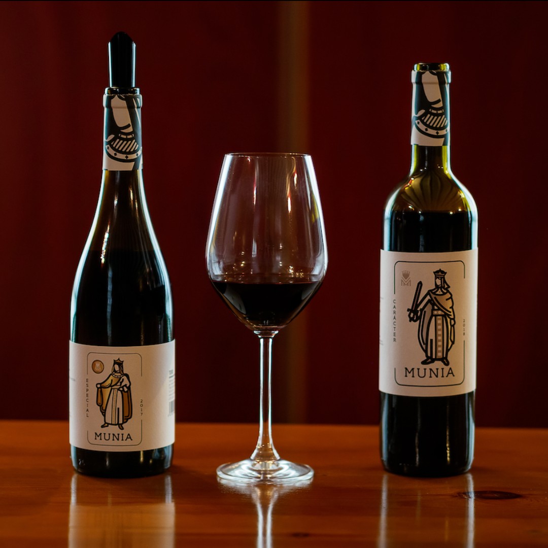 ¿Ya tenéis planes para el fin de semana?
En cualquiera de ellos, que no falte una botella de tu Munia preferido.

#Munia #ViñaGuareña #DOToro #tintadeToro