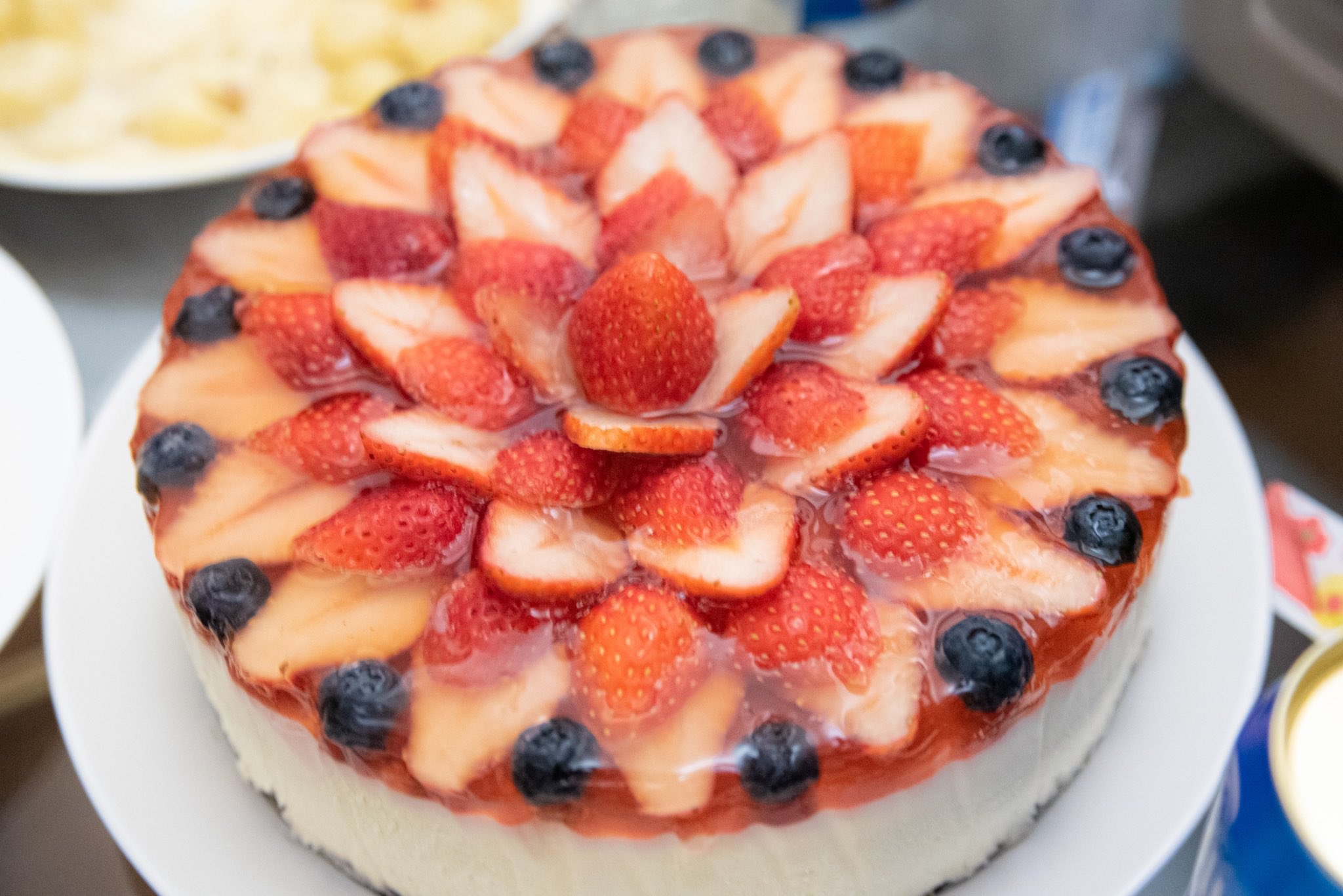 Mimu そういえば先日 同期の結婚祝いにケーキを作りました オレオタルト ストロベリーレアチーズケーキ レアチーズケーキ ストロベリーゼリー の4層構造になっております T Co 7ynks5nxec Twitter