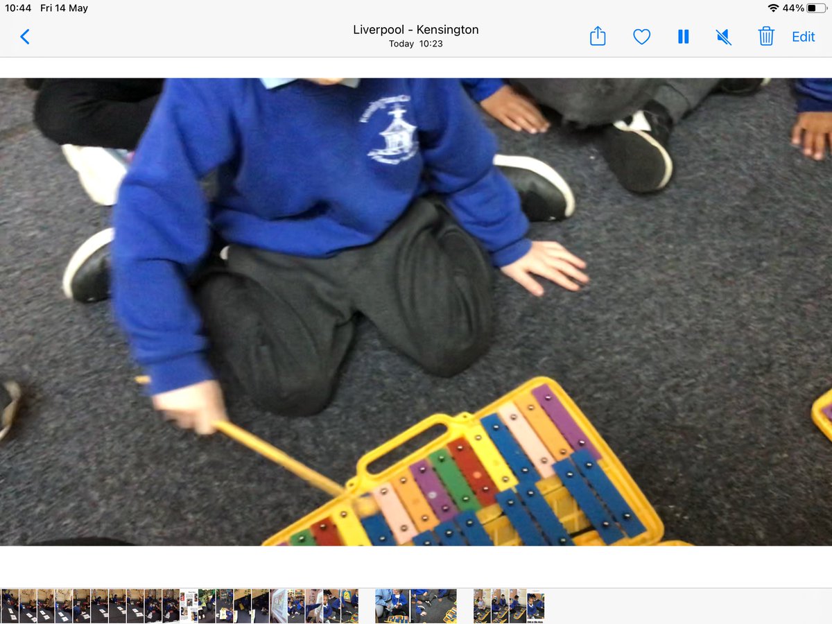 KensingPrimary's tweet photo. RM are practising their music appraisal skills, reading music patterns and their performance skills @CharangaMusic #kensingtonmusic #focusfaces https://t.co/QTQUEpGCou