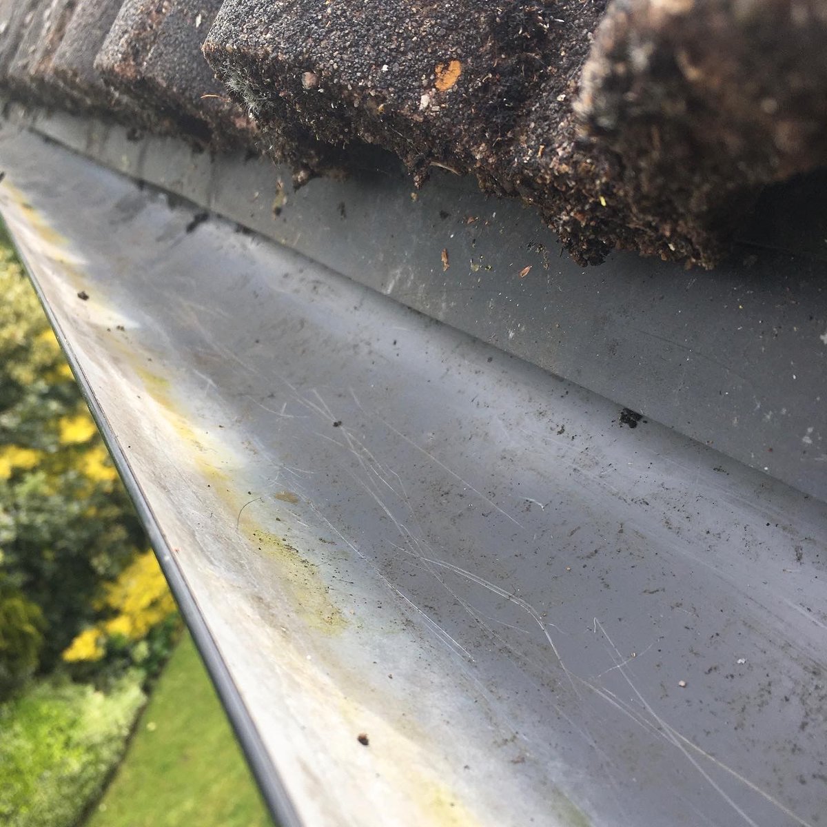 A before and after photo of a gutter clearance 💪 now the water can flow freely #guttercleaning