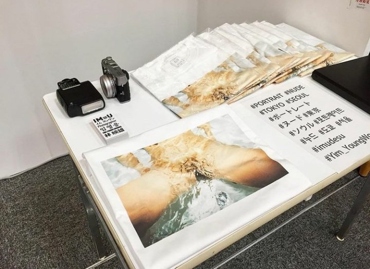 wht_cnvsdef's tweet image. Hello everyone! I want to clarify everything. The picture on Jaebeom's wall is this one. It was part of a photo exhibition called 'Plastic Love' for City Camera. The artist is Yim YoungWoong. His Instagram is @imudesu, you can check it out.