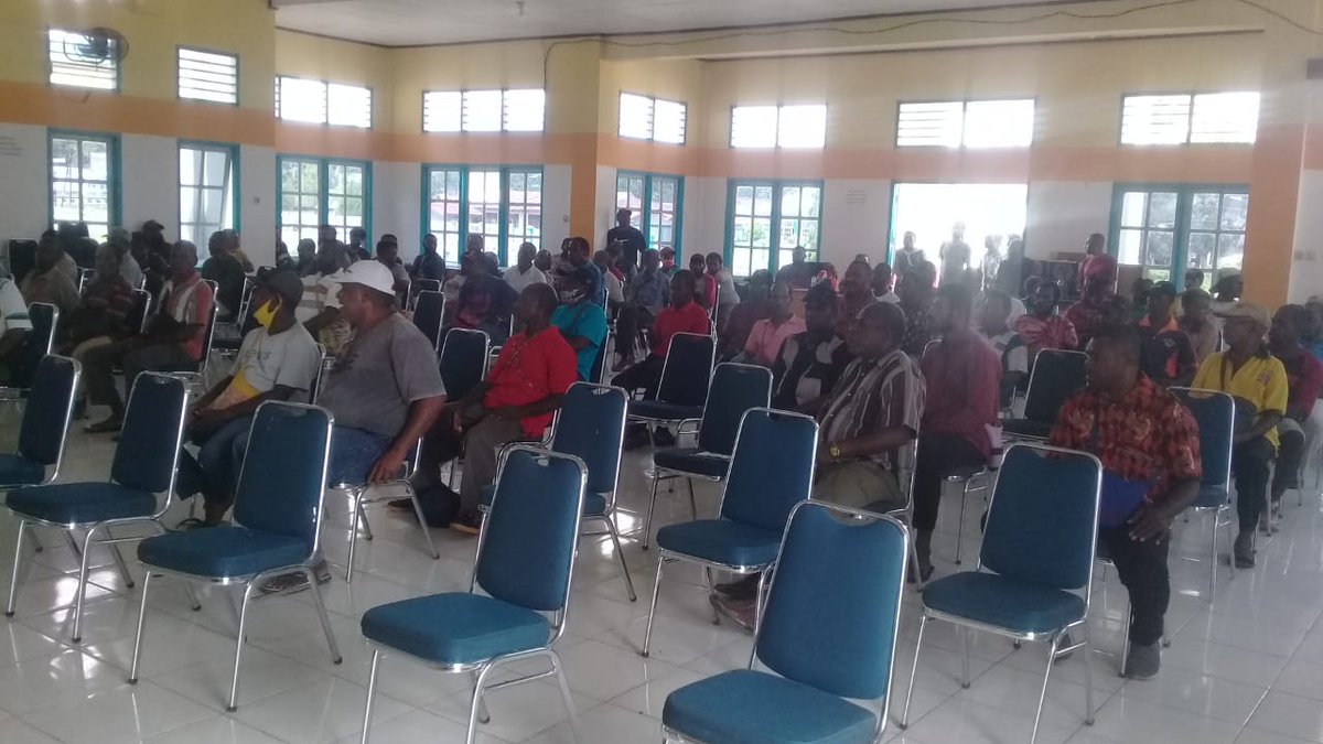 Terus berlawan. PanggungRakyat, tolak investasi perkebunan kelapasawit oleh masy.adat dr distrik Konda,Teminabuan,Seremuk,Saifi, Kab.SorongSelatan, PapuaBarat.
PeoplesTribune to rejects investment of palm oil plantations by indigenous peoples in South of Sorong, WestPapua (14/05)