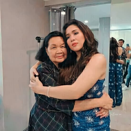 AteAnggeee's tweet photo. "A mom's hug lasts long after she let go."

WE MISS YOU MAMA BOB
#LoveAngelineQuintoVlog https://t.co/KKXOJJ1Fsi
