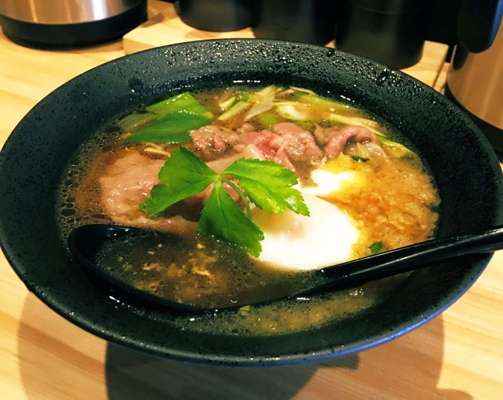 ずっと行きたかったところに

本日の日替わり限定
「近江牛の牛テールの中華そば」

和風だしのきいたスープとレアの近江牛が口の中でとろける

滋賀 長浜 號tetu