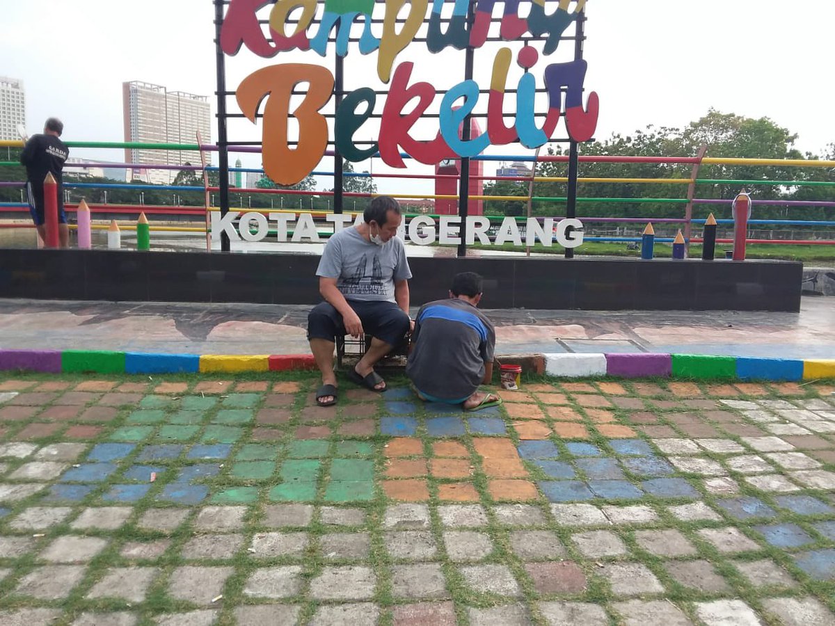 Kami Tetap Disini..Di Kampung Bekelir Warna Warni...
