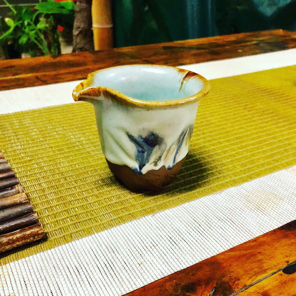 This delightful jug is from Aunty Lin's tea shop in Taiwan. we can't wait to get back out there when it's safe to travel again.

#Taiwan
#TeaShop
#TeaAccessories