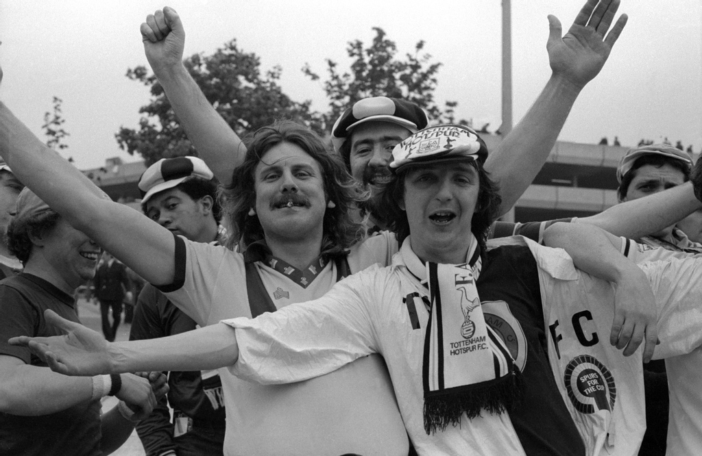#OnThisDay in May Tottenham Hotspur faced Manchester City in an #FAcup replay. These fans before were fully prepared in #Admiral kit, scarves and hats. Tottenham went on to win the game 3-2.