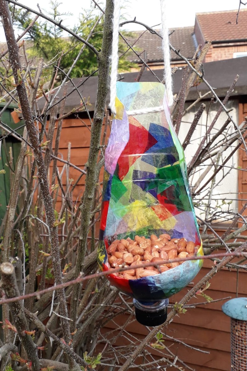 lincslibraries's tweet photo. It's #GetCreativeWeek and Stephanie from #SleafordLibrary has decided as it's spring it's the perfect time to make a bird feeder for your garden! Head to Facebook to learn how! https://t.co/DxstZHS6Fp https://t.co/xdm2C6hciB