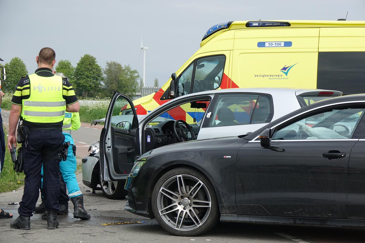 Nu op Medemblik Actueel: "Gewonden bij ongeval Andijk, 1 persoon naar het ziekenhuis gebracht" | #andijk #gewonden #ongeval #ziekenhuis ..