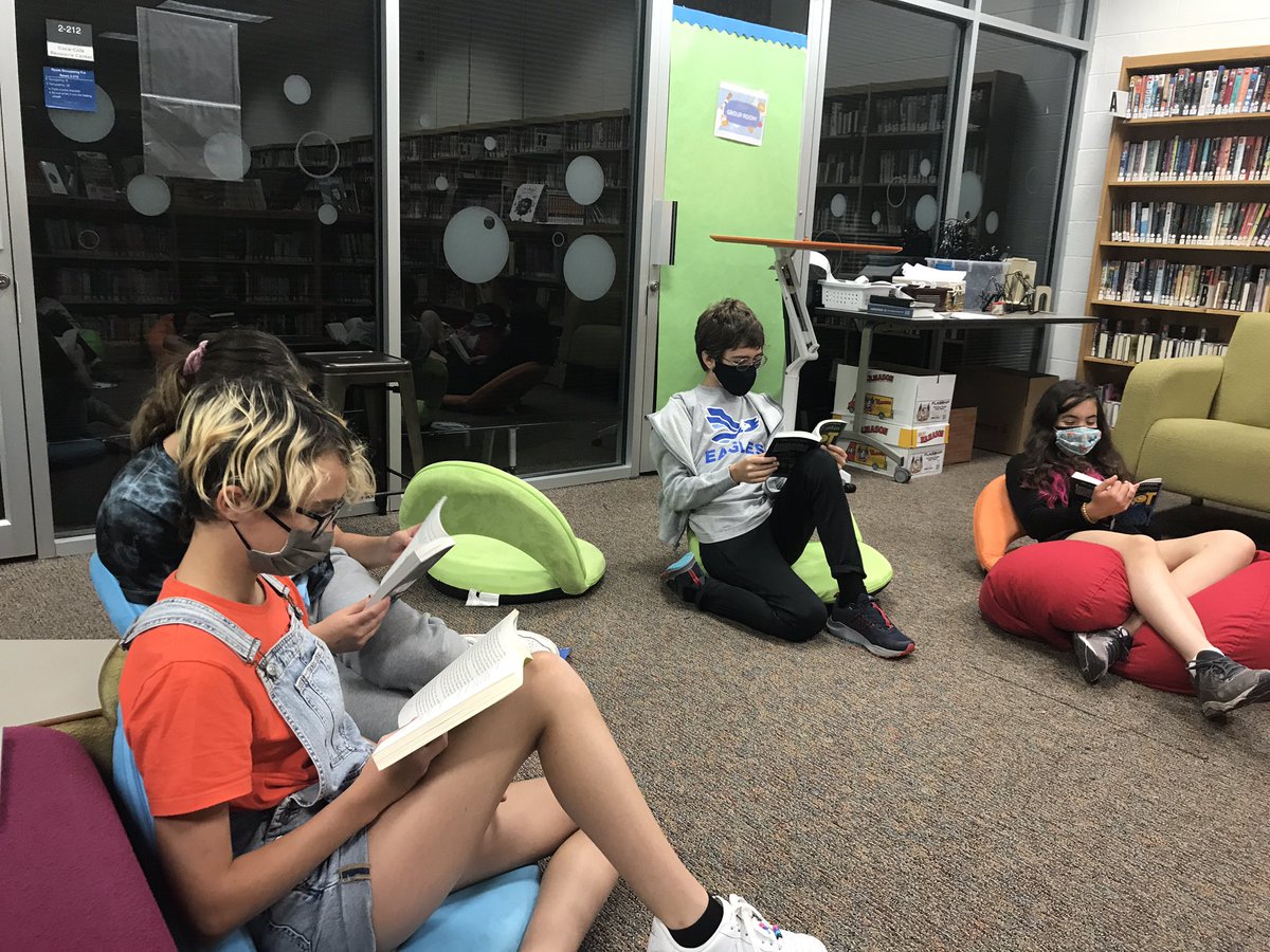 Welcome to our student led MS Book Club starting reading “Hoot”. So happy to see students coming back to the library and enjoying reading together! <a href="/AIS_SSLibrary/">AIS_SSLibrary</a> <a href="/AISLearns/">AISLearns</a> <a href="/AIS_Eagles/">Atlanta International School</a>