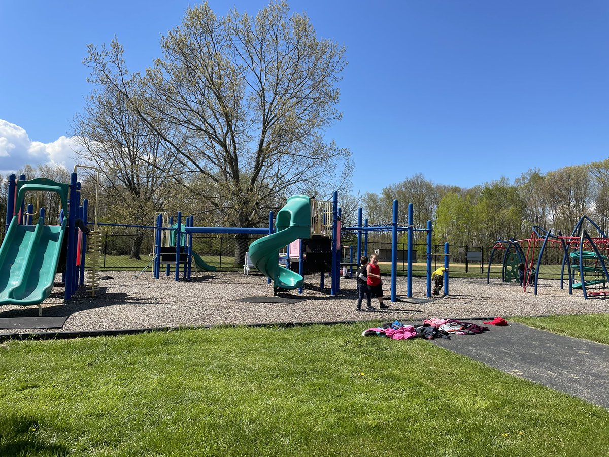 “It’s your classroom’s playground day!” <a href="/trtomasko/">Dr. Tracie Tomasko</a> ☀️ What a beautiful day to spend some extra time outside!