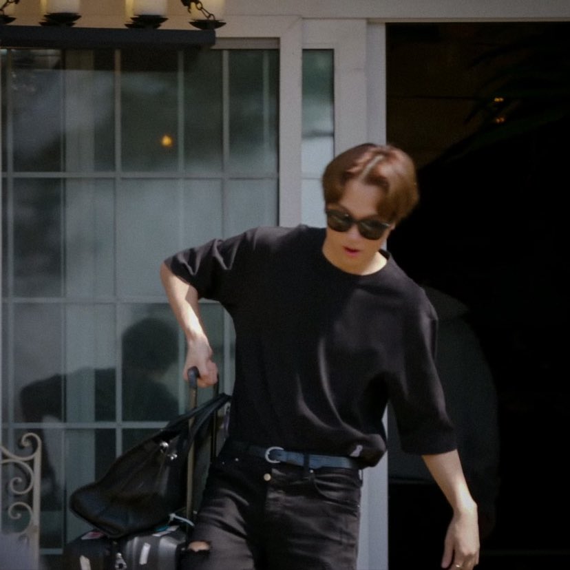 "พี่แทบจะไม่ใช่แฟนแล้ว พี่แทบจะเป็นลูกน้องคนนึง แทบจะไม่ใช่แฟนคนนึงแล้วอะ"