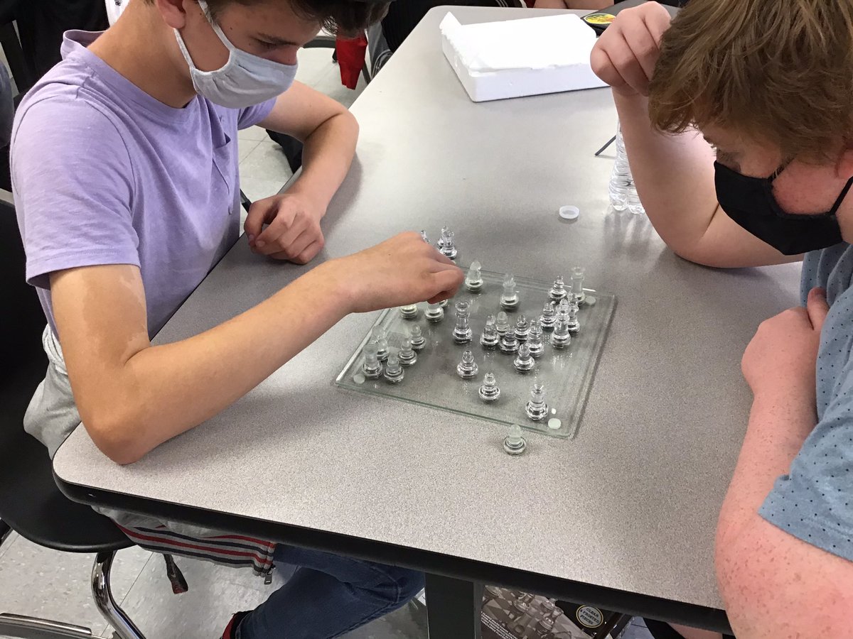 fms_tech's tweet image. Playing chess!! #fmsteach