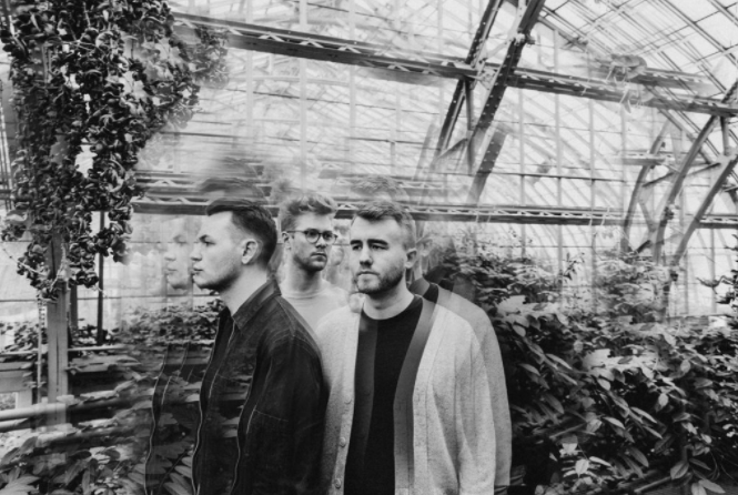 Song Premiere: @Sunjacket, the trio out of Chicago, deliver its new spacious and beautiful "Passenger." The track is off of the group's new album Lifelike, set for release in June of 2021. 
ghettoblastermagazine.com/features/song-…