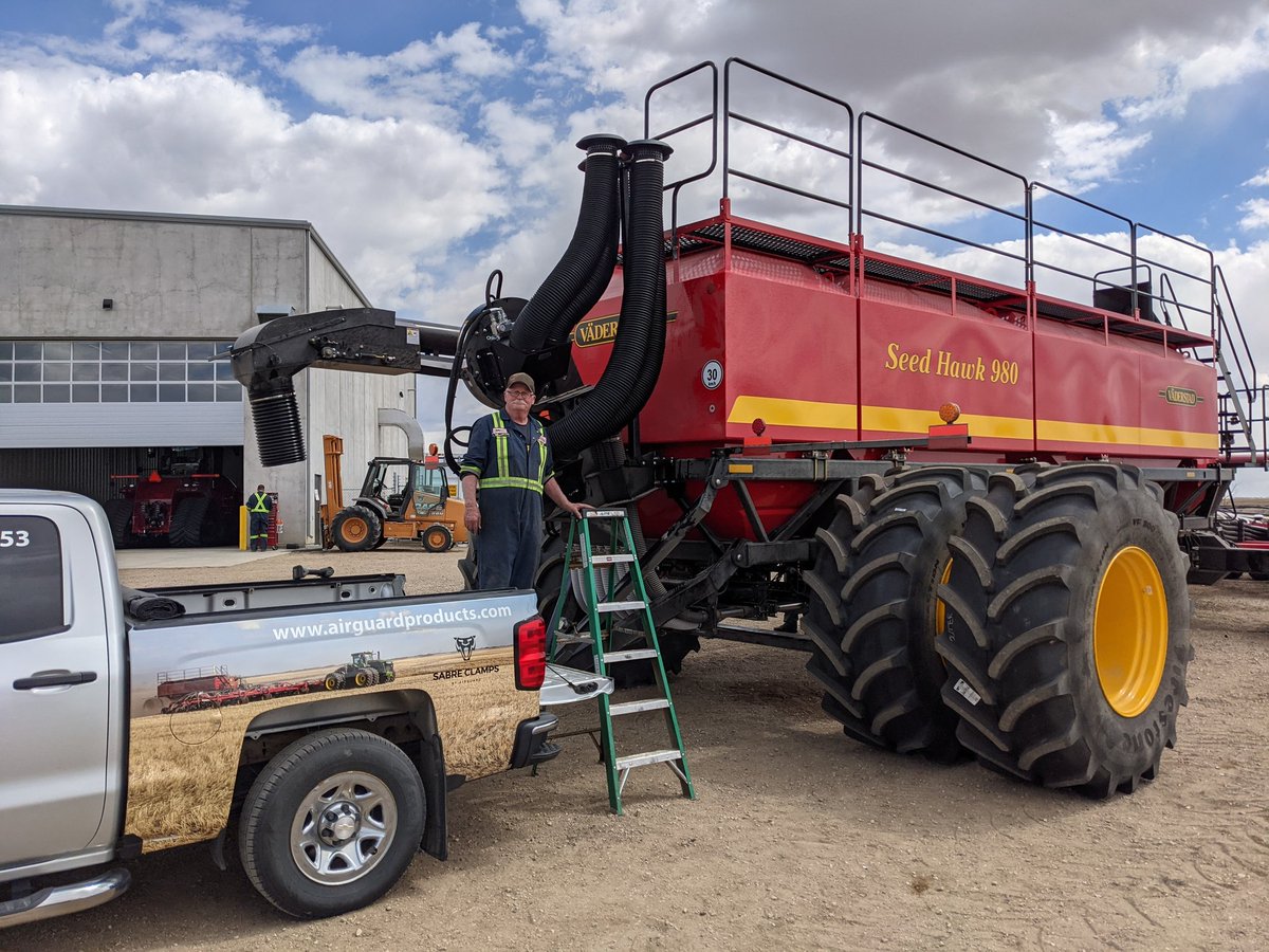 airguardinc's tweet image. Thanks to Brian at RME Kindersley for helping install this snorkel kit on a Vaderstad Aircart #plugfree #farm365 #plant2021 @RMEHQ