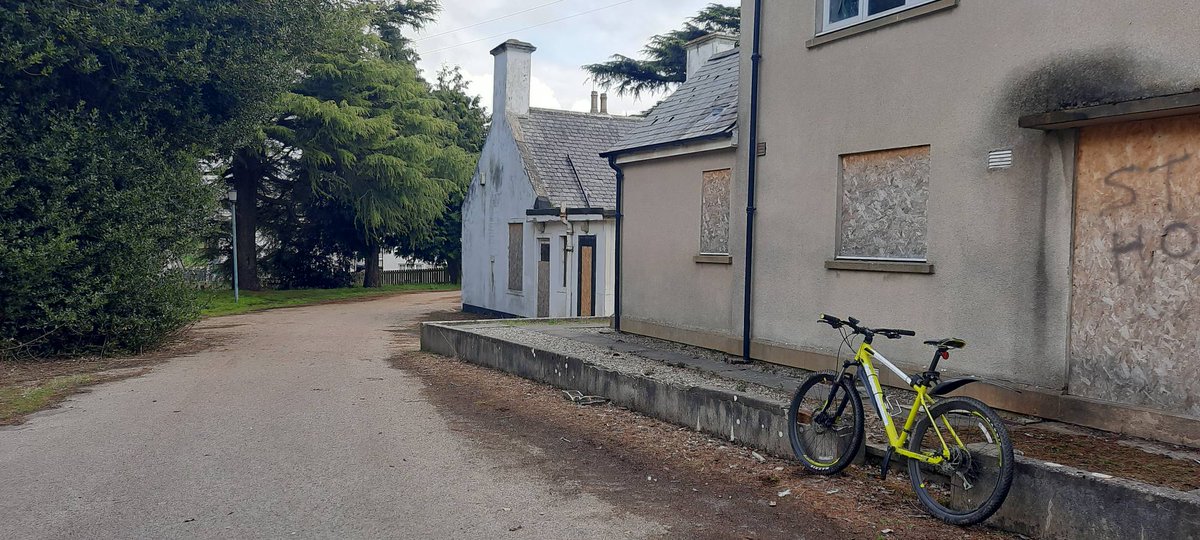 PSOSMoray's tweet photo. A Friday afternoon cycle for Elgin Community Officer Jamie Dey. Its nice to be out and about having a chat with everyone. Stay safe!!
๐ค๐ดโโ๏ธ
#CommunityEngagement #OnYerBike #QualityPolis https://t.co/6fnoymnvqj
