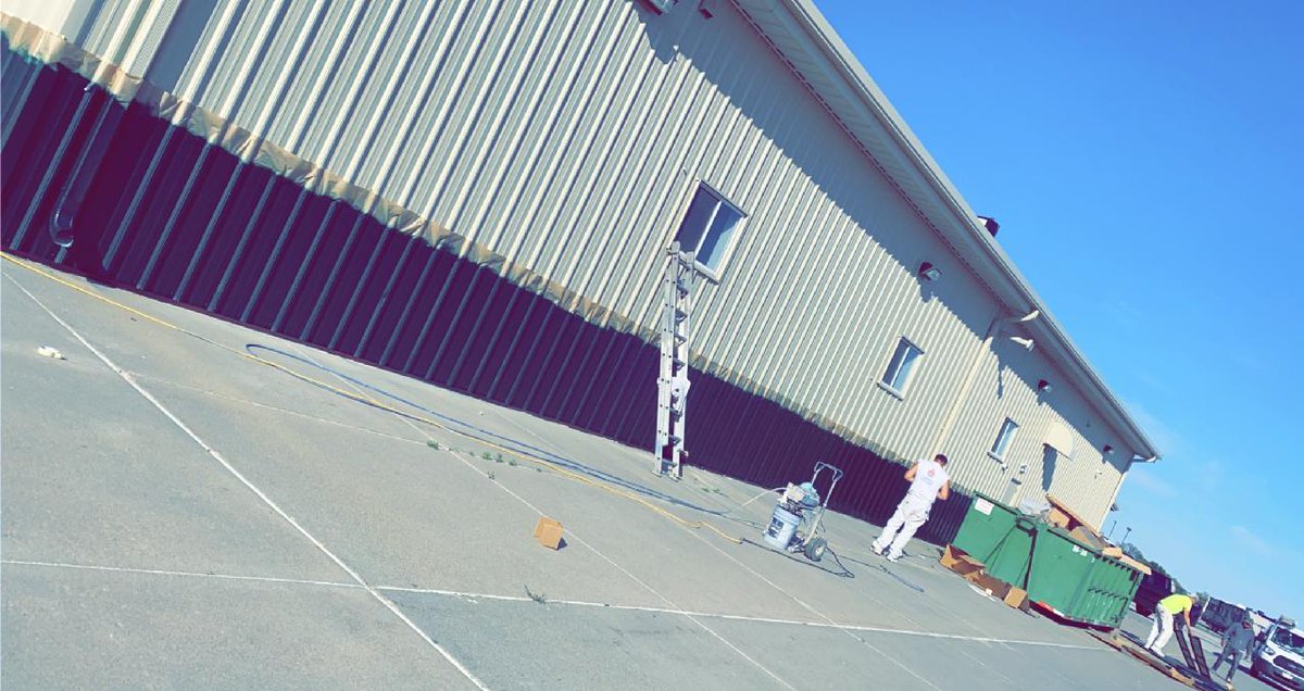 GretnaPerformnc's tweet photo. Renovations on the new site are ramping up. Nets and turf are being installed. The exterior is getting some fresh paint. Things will really start taking shape over the next week.
#GPCRemodel #GretnaPerformance #BuildingExcitement https://t.co/lmVpzK9yVm