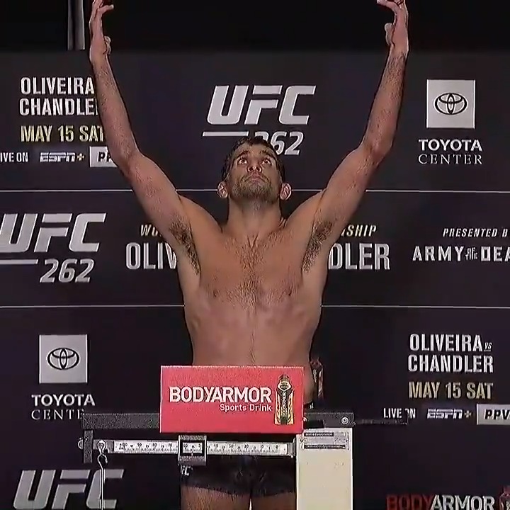 On his second attempt, @beneildariush hit the mark at 156 pounds to make his #UFC262 co-main event bout against Tony Ferguson official ⚖️ https://t.co/f30iRTbMKx