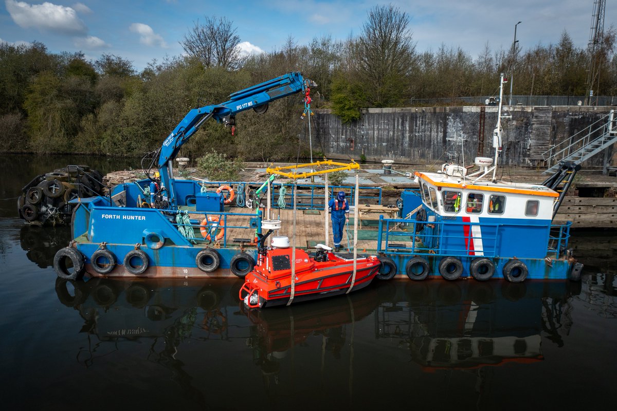 🌟𝗛𝗮𝗽𝗽𝘆 𝗙𝗿𝗶𝗱𝗮𝘆🌟
 
The ‘𝗙𝗼𝗿𝘁𝗵 𝗛𝘂𝗻𝘁𝗲𝗿’, assisting @PeelPorts with the deployment and recovery of USV ‘Fitzroy’

This #vessel is ideal for plough #dredging, #navigationalaids maintenance, #divesupport, #debrisclearance, port engineering support and much more.