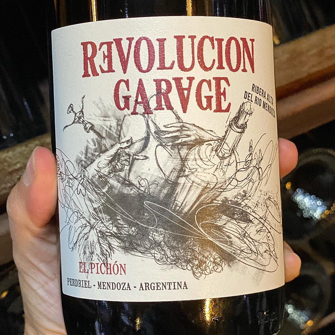 Aurea Vinos (@aureavinos) on Twitter photo #AUREAStyle / <a href="/locuselectus/">Locuselectus</a> se trata de un proyecto de tres amigos para elaborar vinos de diferentes lugares y parajes de Mendoza.
#RevoluciónGarage El Pichón es de color violáceo, en nariz expresa aromas a frutas rojas; en boca replica la fruta con cierta madurez y buena acidez #AUREAStyle / <a href="/locuselectus/">Locuselectus</a> se trata de un proyecto de tres amigos para elaborar vinos de diferentes lugares y parajes de Mendoza.
#RevoluciónGarage El Pichón es de color violáceo, en nariz expresa aromas a frutas rojas; en boca replica la fruta con cierta madurez y buena acidez