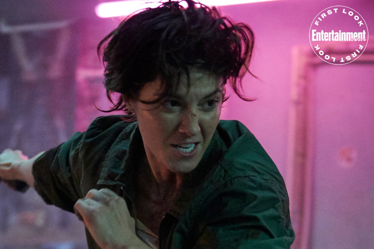 NotaRodape's tweet image. Por aqui a religião "Mary Elizabeth Winstead" vai muito bem, obrigado:

A EW liberou as primeiras imagens de "Kate", futuro thriller de ação da Netflix onde a atriz dará vida a uma assassina implacável que é envenenada e sai em busca dos culpados para se vingar antes que morra.