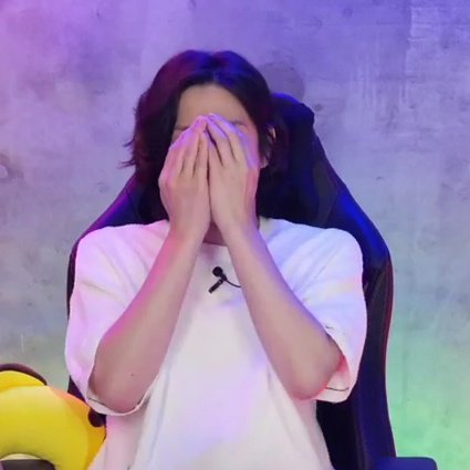 soft4leeteuk's tweet photo. leeteuk talked about how heechul called him and asked him to be his guest and HEECHUL WAS DEADASS SHY I CANNOT https://t.co/FtmA7tX1Xw