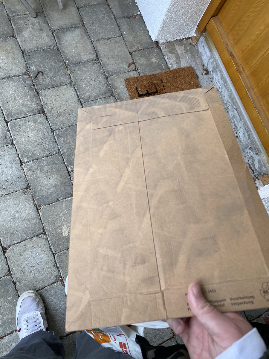 Faktlos_pod's tweet photo. Das „ich wurde nicht vom Auto überfahren“-Paket https://t.co/uZ0DJzdXVY
