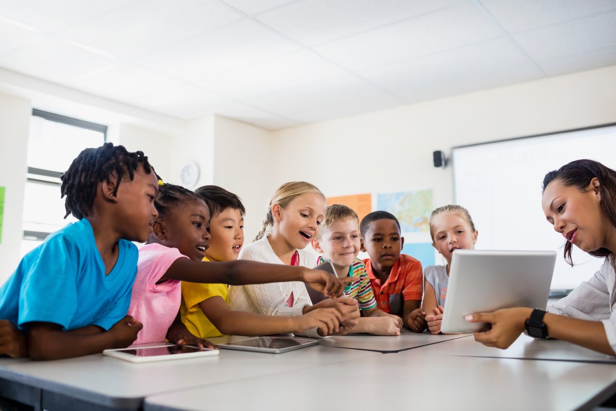 fivesscreen's tweet photo. Are you an #appleteacher  and would you like your pupils  to be protected and study safely on their iPads in the #School?
Request NOW  your  free sample of Fives ,The First Safe and Comfor Screen Protector for #ipad

#AppleEDUchat #AppleEDULeaderChat 

https://t.co/NNwTbBX0To https://t.co/5fplqby7Up