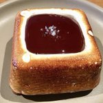 チョコレートが溢れそう!ダンデライオン・チョコレートファクトリー＆カフェの「スモア」