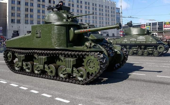 Армата универсальная боевая платформа т14. Бмп-2 на параде. Есть ли такой танк. M3 американский танк. Есть ли такой танк.