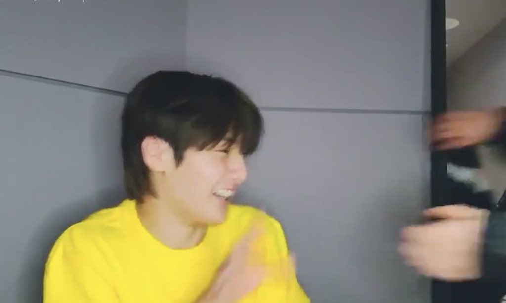 im22wbu's tweet photo. the cutest photo sequence. https://t.co/9DMJJMpXyM