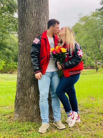 TheBullHouston's tweet photo. This #Promposal from @HuffmanISD #HargraveHigh has us cracking up - Thanks Mama Dawn for sharing the story on our show and sending the pics. We hope Kylie and Zach have a great prom! #Prom2021 #HuffmanISD @abc13houston @KPRC2 @KHOU @DerekShore @LaurenKellyHTX @ChazABC13 https://t.co/bgT4oncPYe