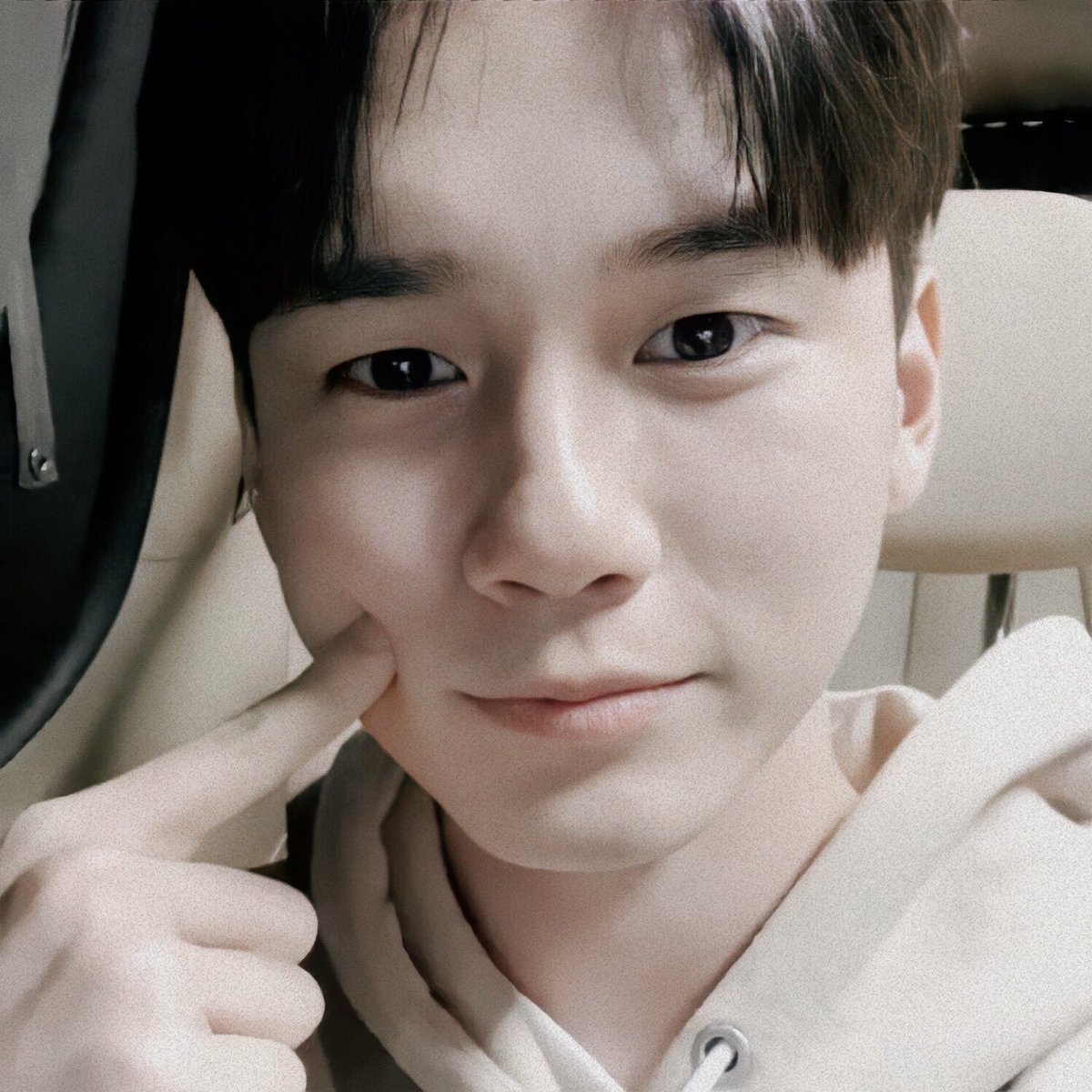 L_ONG_DISTANCE's tweet photo. !! <3
#옹성우 #ONGSEONGWU https://t.co/En8cxqWppj