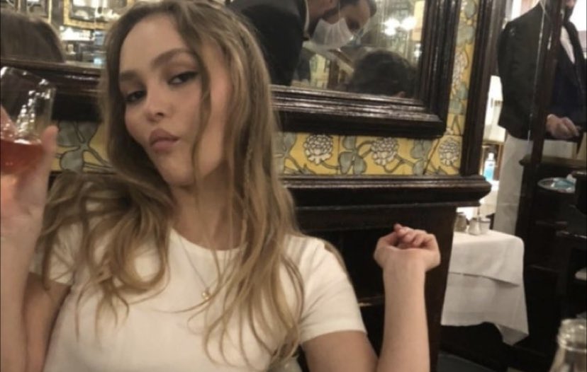 yvesstdoll's tweet photo. evenings in paris https://t.co/vLl2sBx6iJ