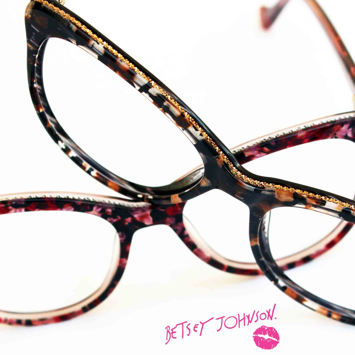ImageWearEye's tweet photo. Somedays you just need some understated sparkle. #betseyjohsnon #betseybabe #betseyjohnsoneyewear #divadays #imagewear #womeneyewear #eyewear https://t.co/JD3Pc3AVbp