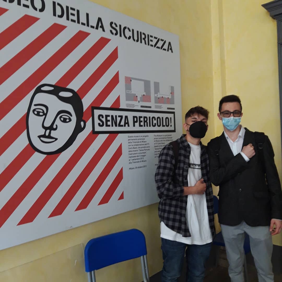 CanossaMagenta's tweet photo. 1° premio ai nostri ragazzi di 3 grafico al concorso #Buildoursafety #4W #WhatWomenWearatWork 
 #ITCBazzi con #EsemCpt https://t.co/2dAQIqeyhq