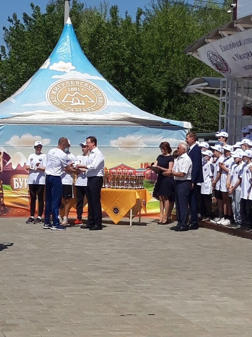otrad_rodsobr's tweet photo. 14 мая в с. Кротовка прошла юбилейная XX окружная легкоатлетическая эстафета, посвящённая памяти учителя физической культуры #Кротовскойшколы Е.А. Дерягина. На открытии присутствовал Губернатор #СО Д.И. Азаров. В эстафете участвовали юные спортсмены из школ @uprobraz2018. https://t.co/vMmSqGvNZ8
