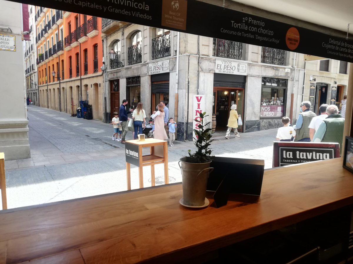 latavina's tweet photo. Ya es fin de semana, #quedamosenlatavina? Con responsabilidad disfrutaremos todos. Te esperamos en la #callelaurel, #bardepinchos #restaurantelogroño #vinoteca #turismologroño #lariojaturismo https://t.co/8P3GW7IUpb