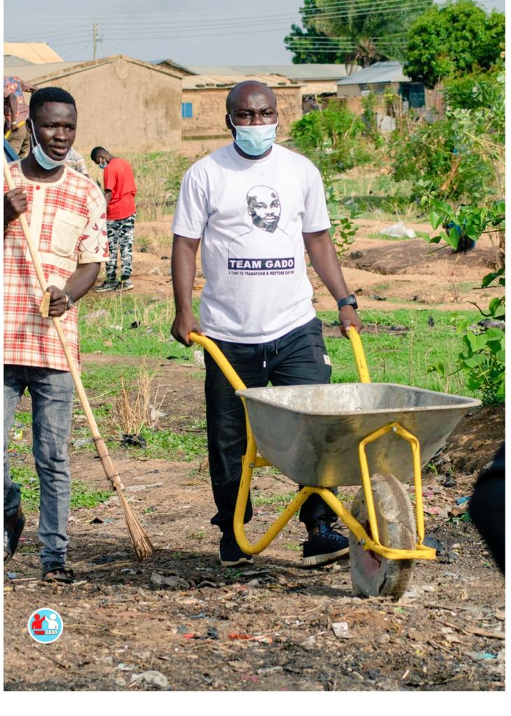 gado4src1's tweet photo. TEAM GADO CLEANS UP BAMAHU.

Aspiring SRC Presidential candidate for SDD-UBIDS, Yussif Gado Rashid together with his team embarked on a clean up in Bamahu township on the 8th of May, 2021.  click on the link below to see more
https://t.co/QYQpRjNj8H https://t.co/cyGUWVF6g4