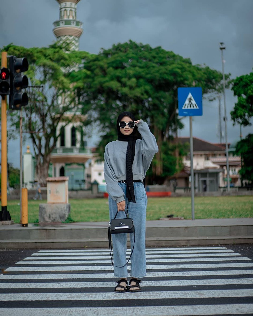 photohitsclp's tweet photo. Kepiwe lur lebaranne? wis dapet THR pira ๐คฃ
.
Foto by @imagephotogrph
#Lebaran1442H #cilacap #cilacapbercahaya #photohitscilacap #cilacapyuk #igerscilacap #cilacaphealthy #newnormal #dirumahaja #stayhealth #ojomudik
https://t.co/eDoOOk4SLD https://t.co/pK8kZVikiV