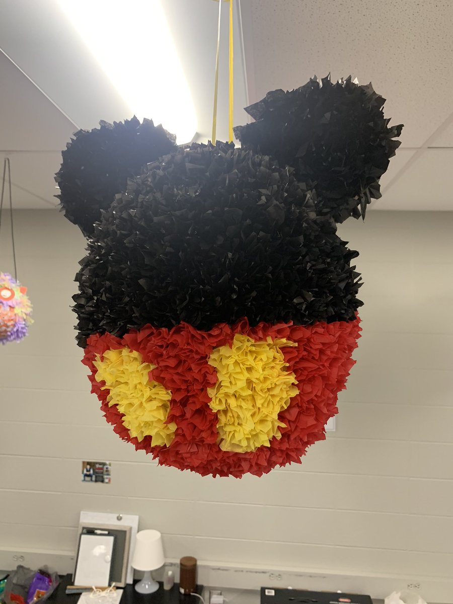 JENTXIN's tweet photo. #piñatas #1dccs @NorthDecaturHS https://t.co/8kFSAf7bfp