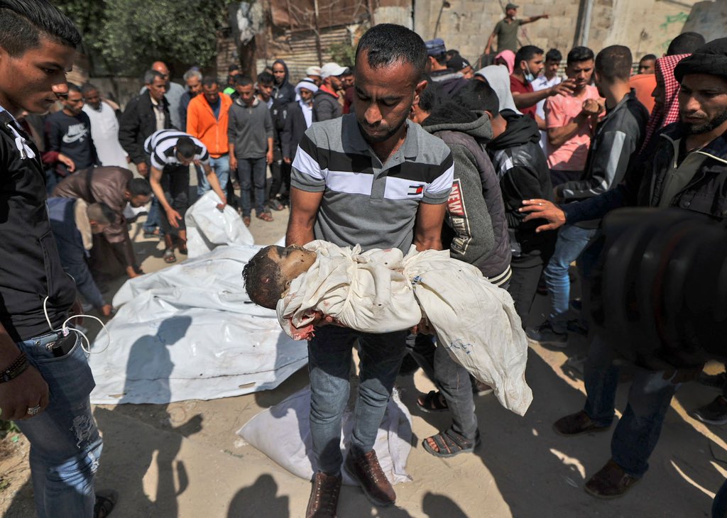 nasseratta5's tweet photo. Today funeralS in The #Gaza Strip , Massive number of children were killed last night when #Israeli army targeted Gaza from land , sea and Air killing civilians and children and destroying hundreds of homes https://t.co/JoAfK3U7Tv