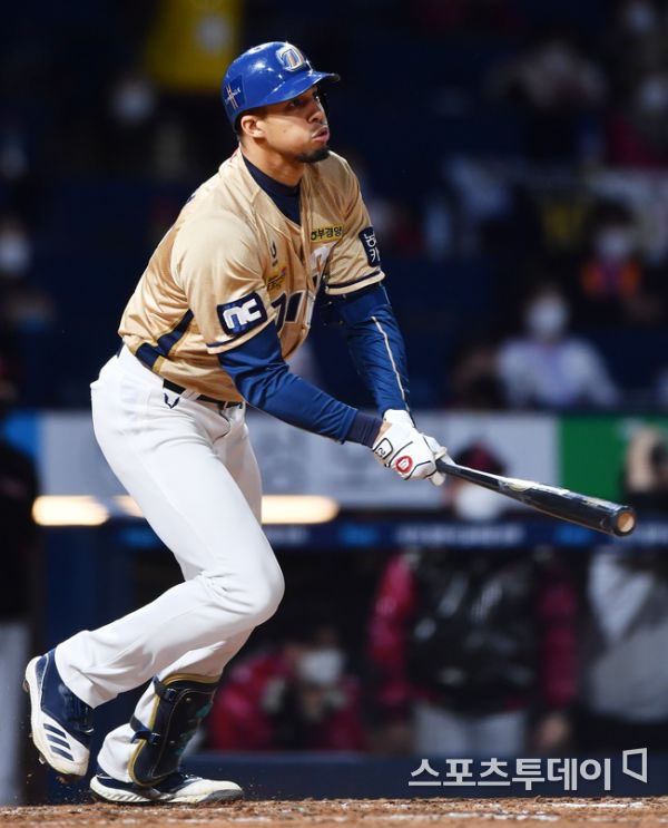 天道総司 ロハスjrにガッカリの阪神ファンには現在韓国で無双中のアーロン アルテール Of をオススメします 33g 打率 325 11hr Ops1 055 昨季も31hr 21盗塁と足も速いしcfも守れます T Co Vxnys4ydwr Twitter