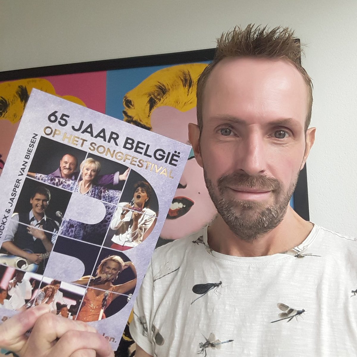 kristof_saye's tweet photo. Ik geraak niet op het songfestival. Dus laat ik het festival naar mij komen. De geschiedenis van 65 jaar België op het songfestival. Geschreven door @JasperVanBiesen en @JnthnHndrckx. @Songfestival_be
En nu ik jullie aandacht heb, sluit jullie aan bij @OGAEBelgium als #ESCfan! https://t.co/HfKnt9iLml