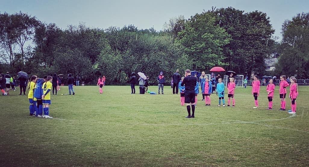JfcSands's tweet photo. Impeccably observed minutes silence last night @HightownJFL. Rest in peace Jordan.💙💛 https://t.co/01aM1S5kd9