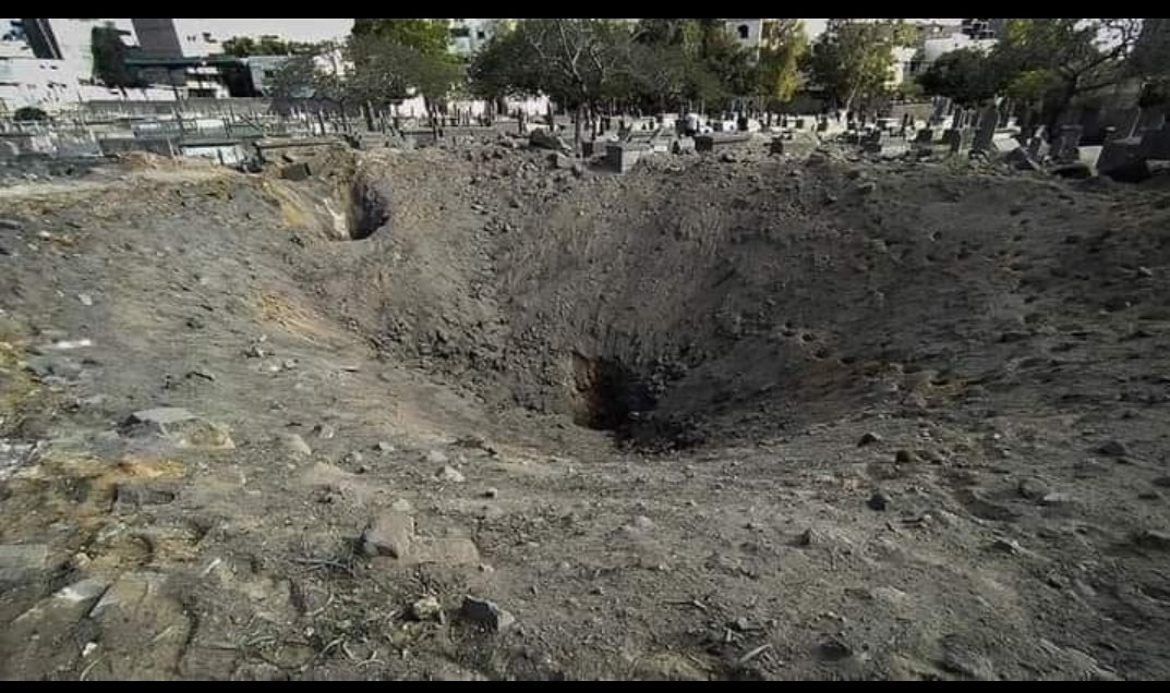 itranslate123's tweet image. #GenocideinGaza: Last night was the 10th circle of hell Dante didn't speak about. Carpet bombing. Destruction of infrastructure. No Water/sewage/power/internet.
Israel is pushing Palestinians to despair. If we have nothing 2 lose, we fight harder NEVER surrender
#GazaUnderAttack