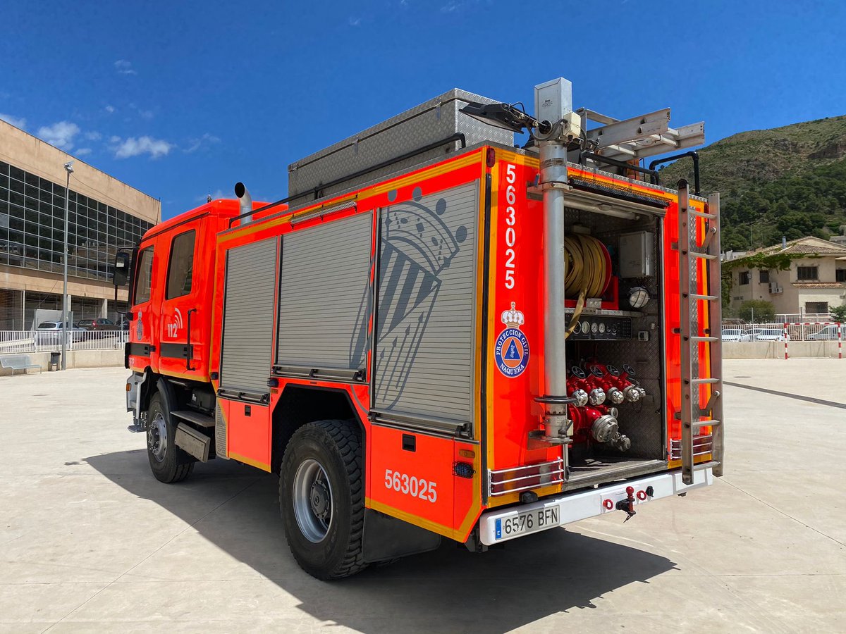 PCNaquera's tweet photo. Nuestro camión autobomba rural pesado está operativo al servicio de la ciudadanía después de realizarle tareas de mantenimiento y un ligero lavado de cara. Agradecemos a @BombersValencia su generosidad a la hora de cedernos el vehículo en desuso. #Lasprotescuentan #StopAlFoc https://t.co/n9vUtibnBL