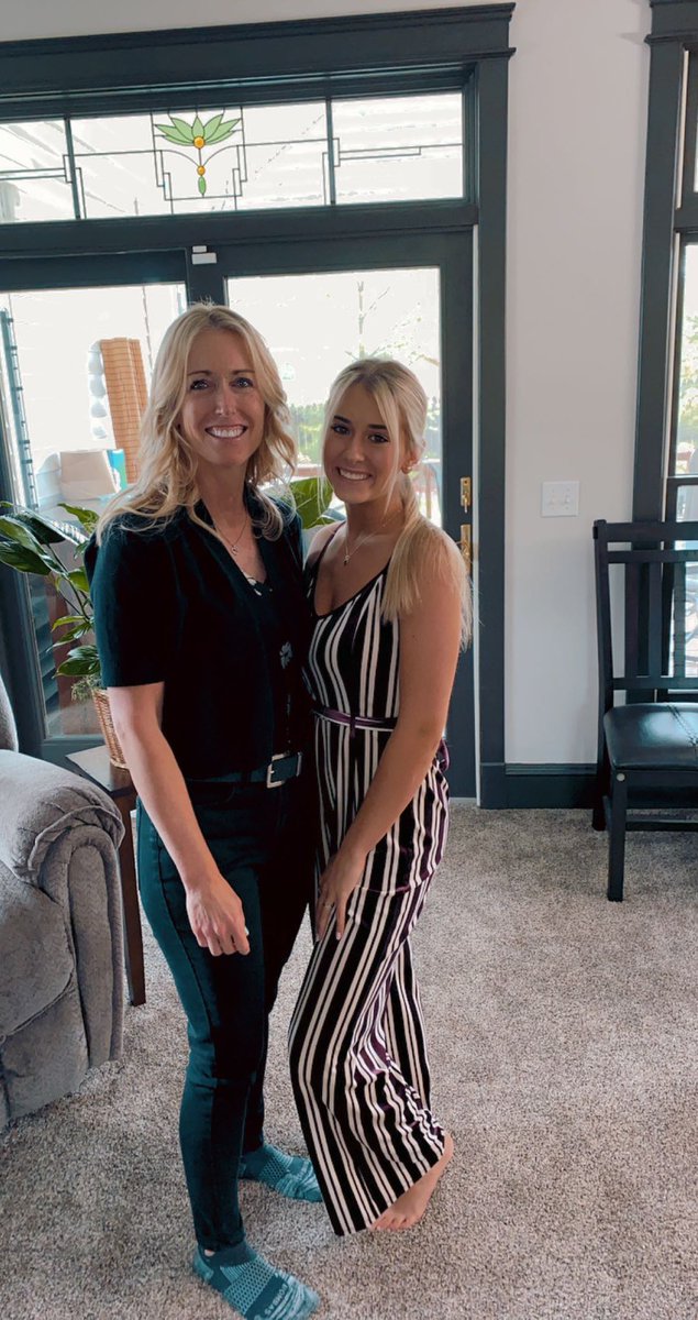 Happy birthday to the most amazing mom in the world @shanwalls01 🥳🥳I couldn’t ask for a better friend to rant to, to workout with, to go shopping with, and to talk about everything with. You’re the best momma in the whole world❤️thank you for everything!!😘